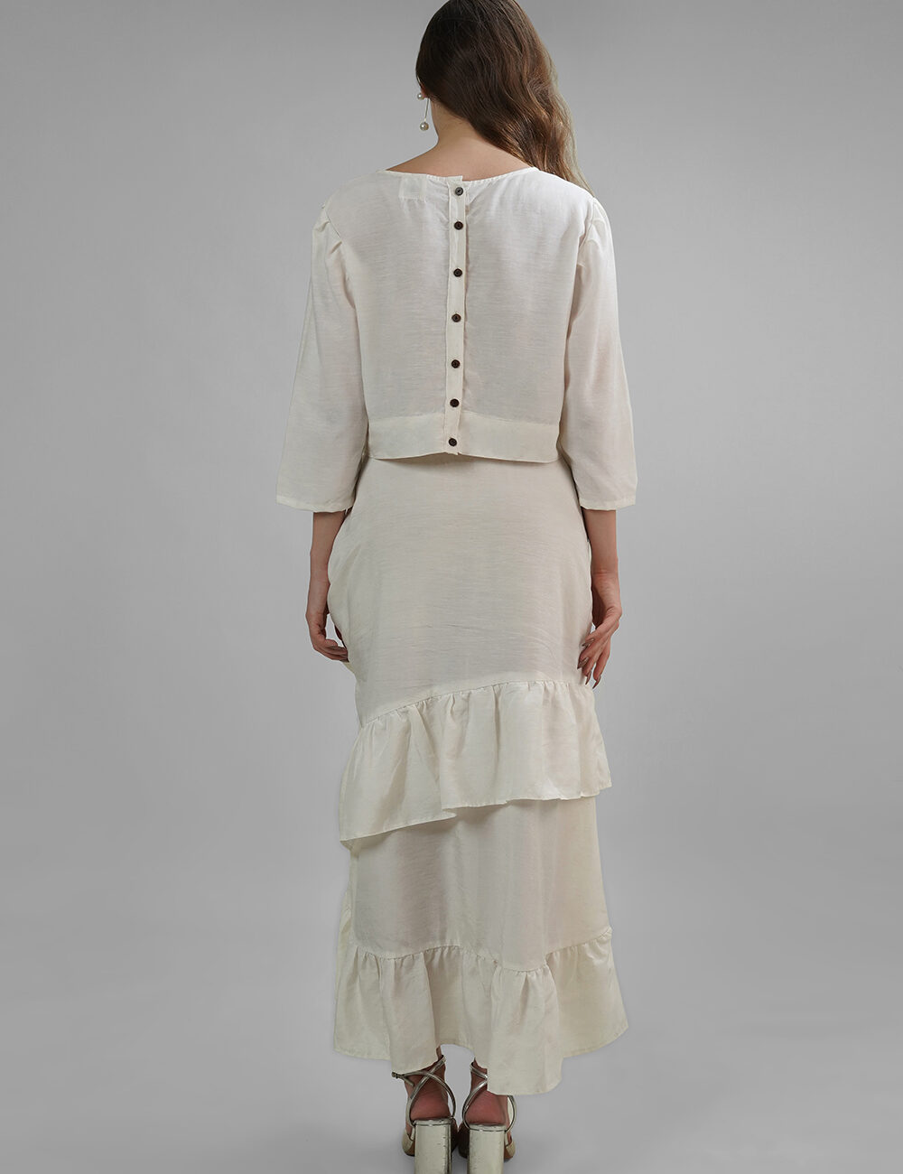 Back Button Crop Top in Cotton Linen and Viscose Blend - Image 2