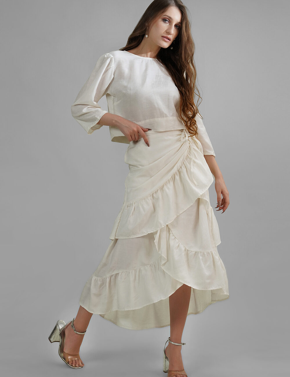 Back Button Crop Top in Cotton Linen and Viscose Blend - Image 7