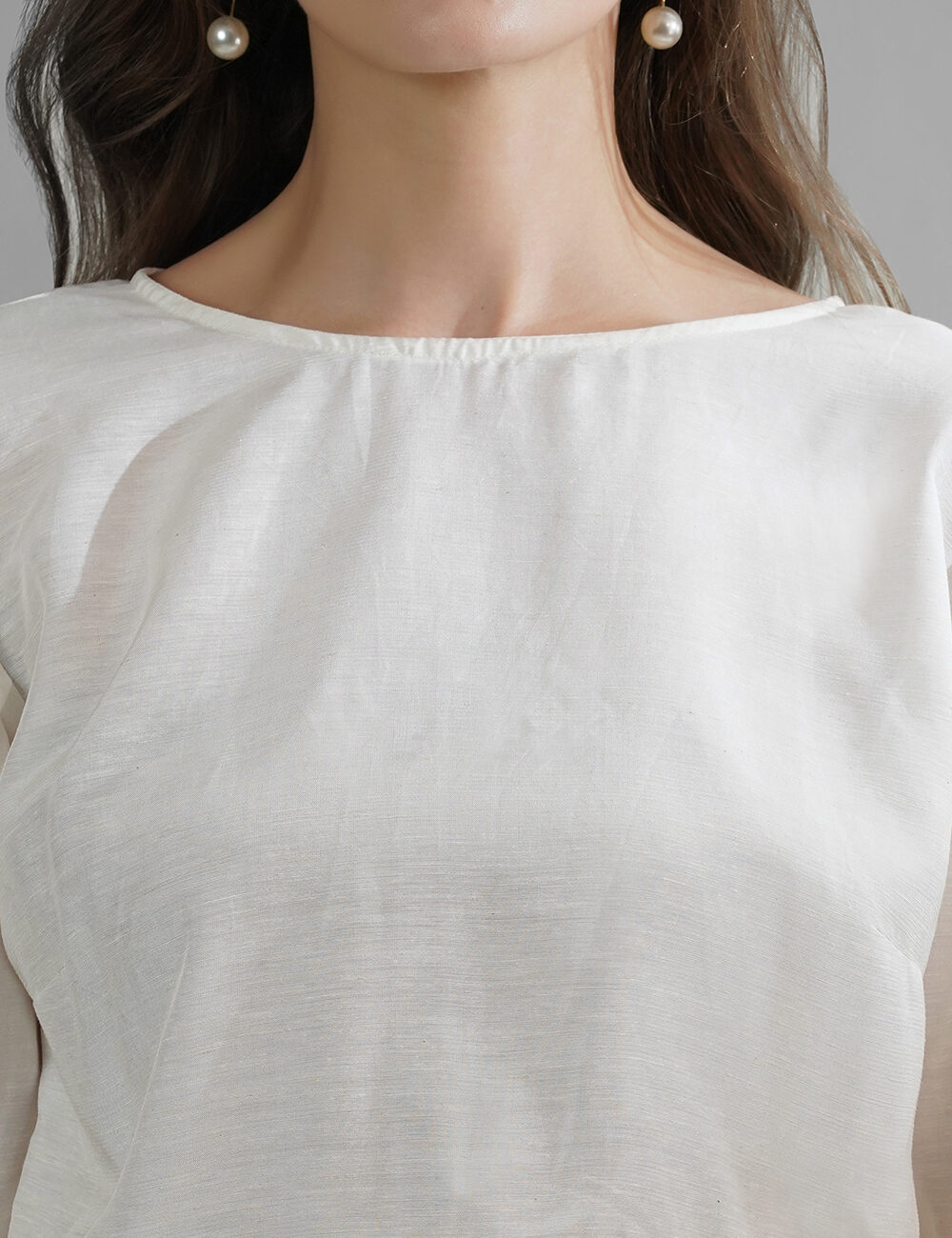 Back Button Crop Top in Cotton Linen and Viscose Blend - Image 3